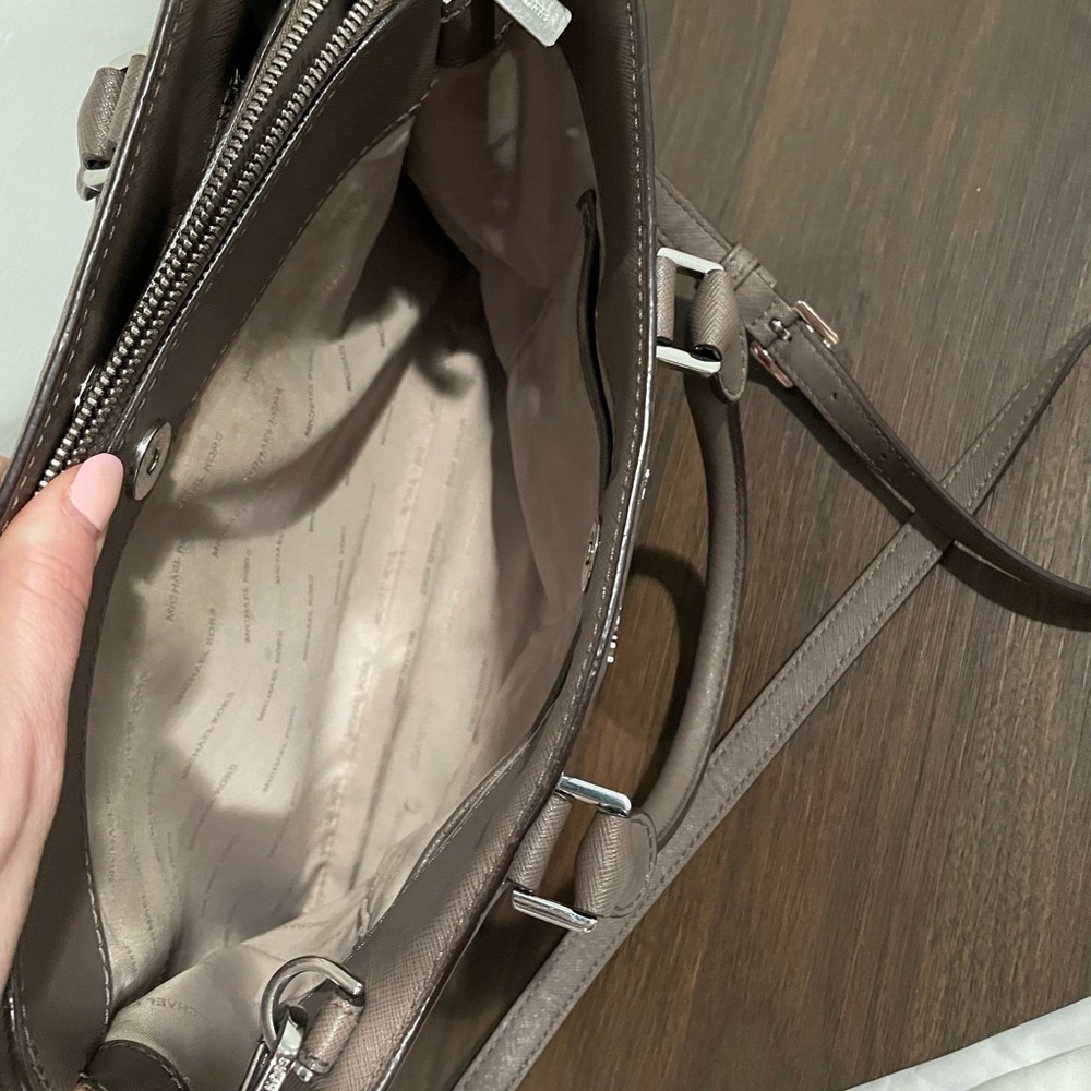 EUC - {MICHAEL Michael Kors} STUDIO SAVANNAH LARGE SATCHEL - Cinder 190049690635 - Picture 4 of 12